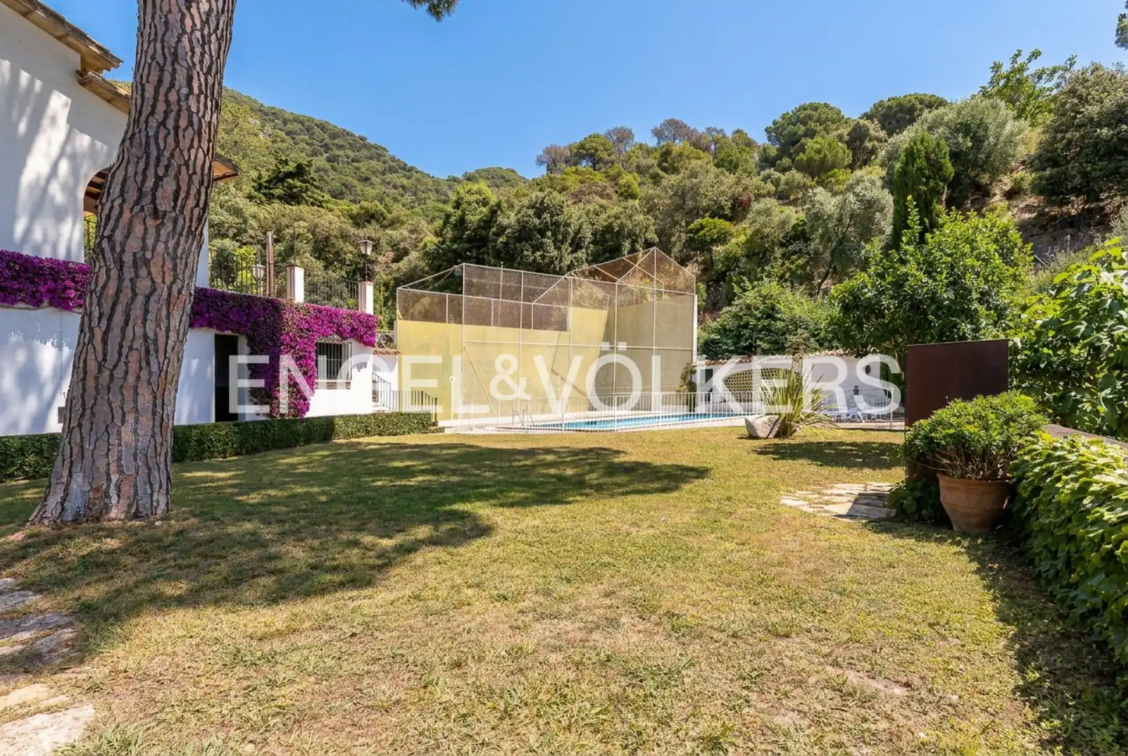Vista exterior de Casa o xalet en venda en Premià de Dalt amb Calefacció, Jardí privat i Terrassa