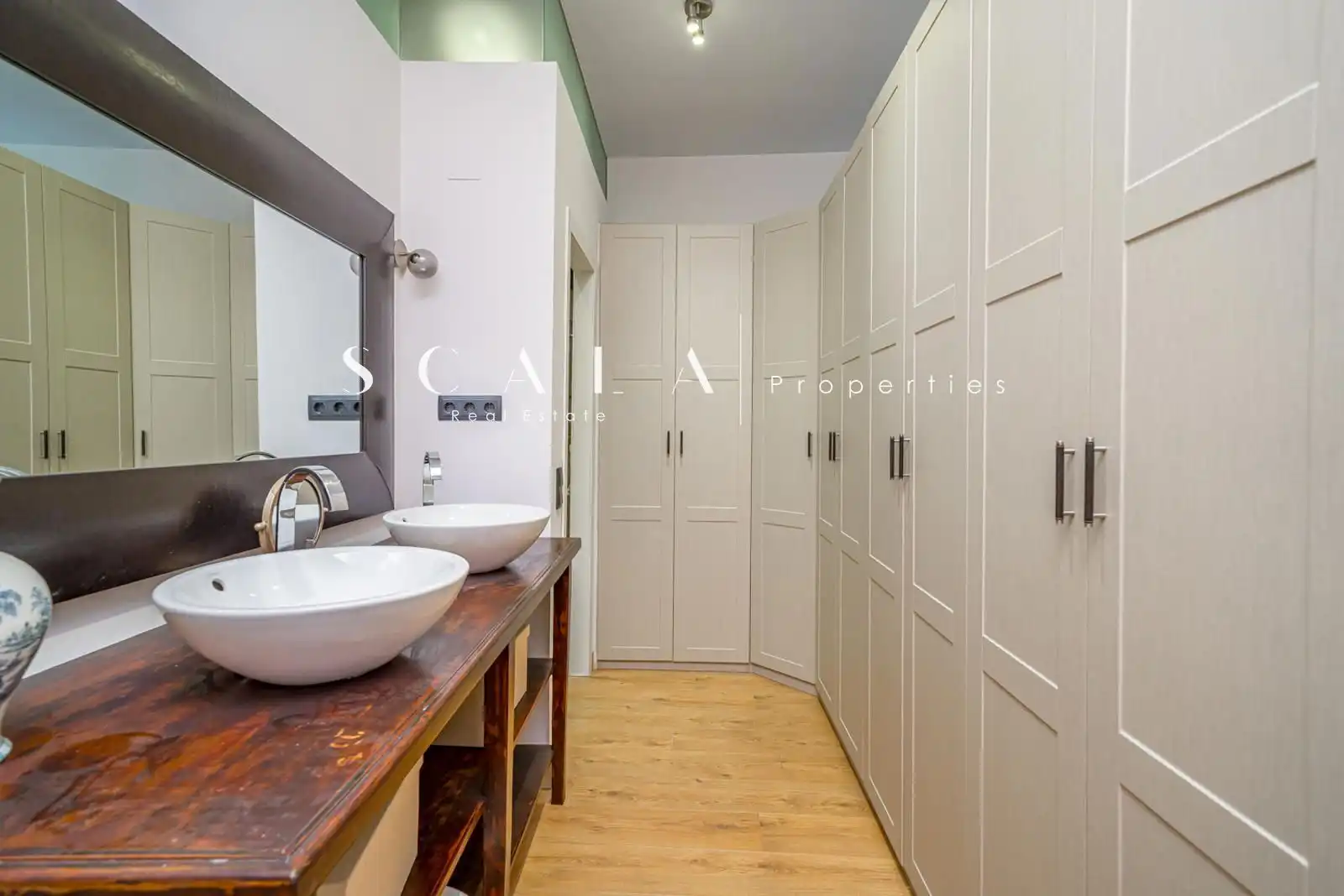 Bathroom of Duplexes for rent in Madrid  with Air Conditioner, Heating and Terrace
