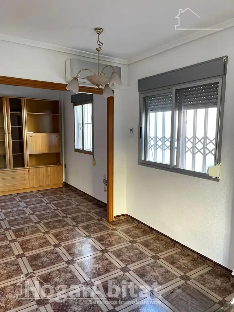 Flat for sale in Valencia  with Air Conditioner, Heating and Terrace