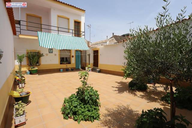 Casa-chalet en Venta en Herencia