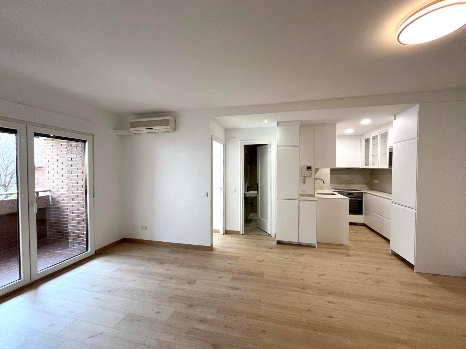 Dormitori de Pis de lloguer en  Madrid Capital amb Aire condicionat, Calefacció i Terrassa