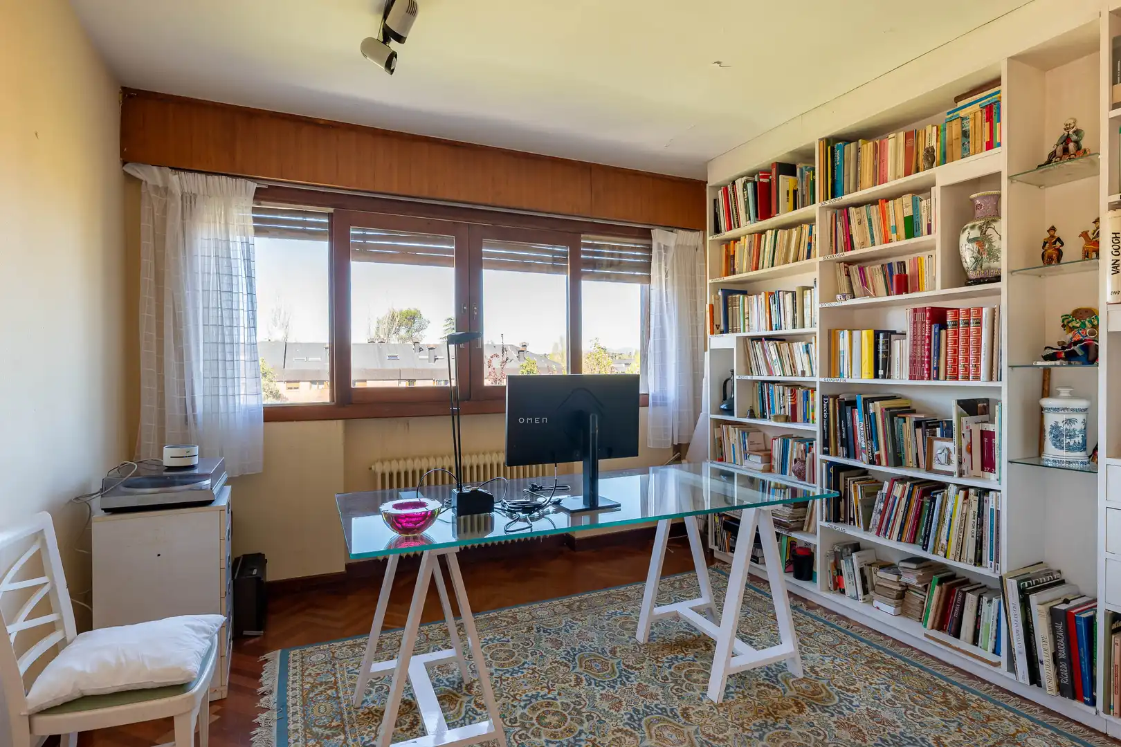Sala d'estar de Casa o xalet en venda en Majadahonda amb Calefacció, Jardí privat i Parquet