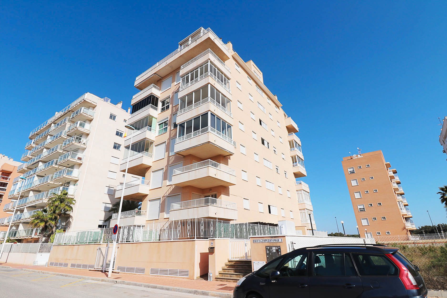 Exterior view of Flat for sale in Guardamar del Segura  with Air Conditioner, Terrace and Oven