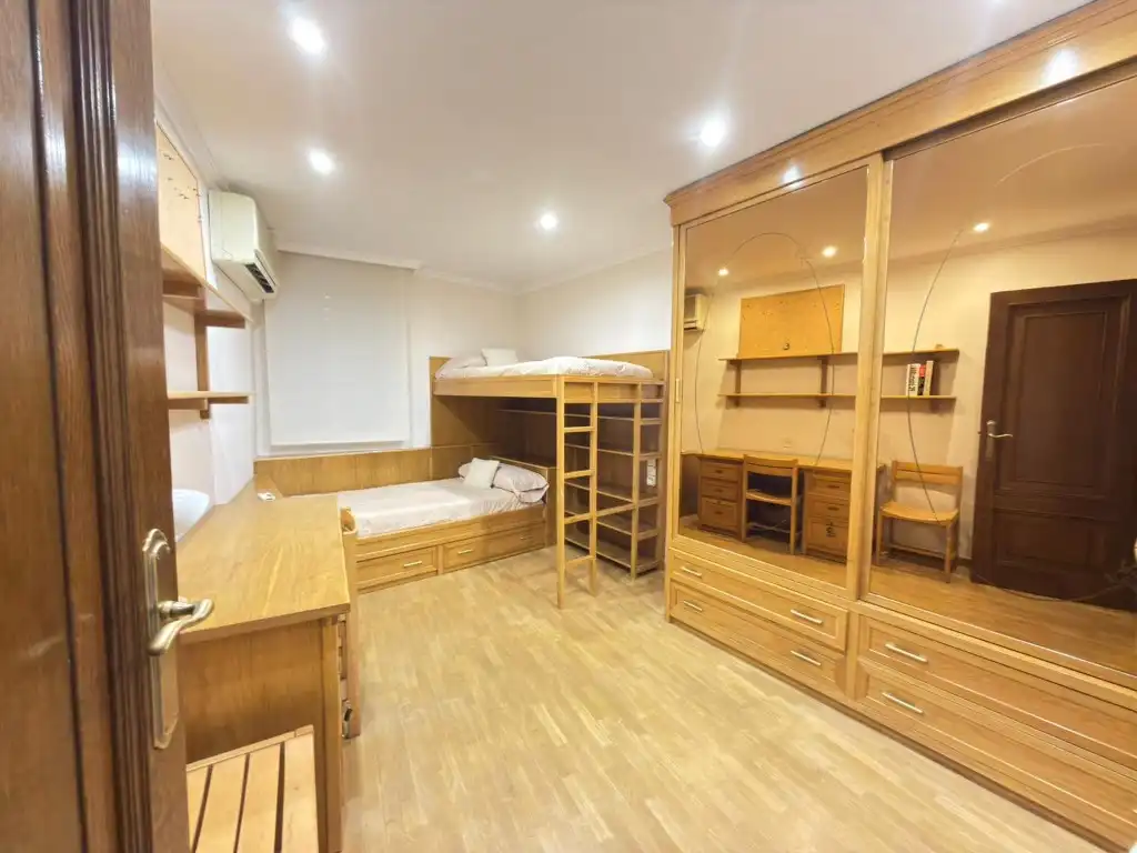 Schlafzimmer von Wohnung zur Miete in Valencia mit Klimaanlage, Terrasse und Möbliert