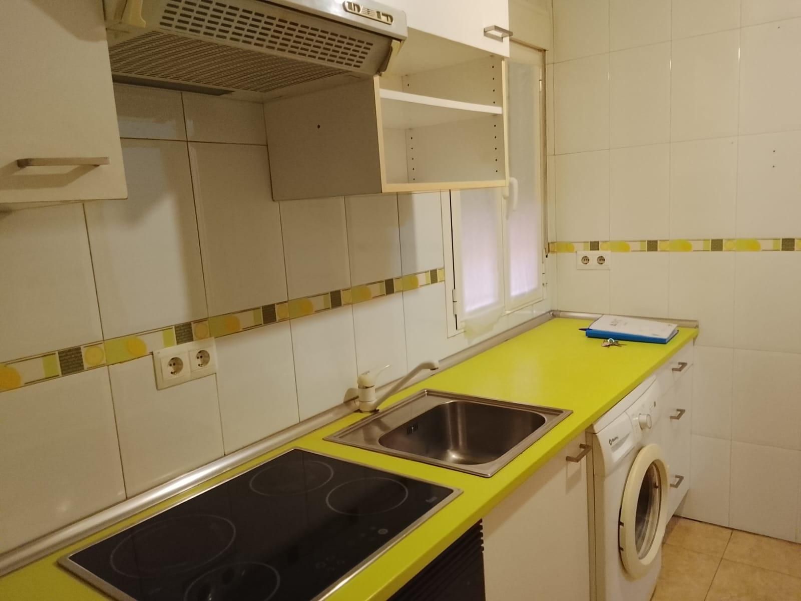 Kitchen of Flat for sale in Cedillo del Condado  with Heating