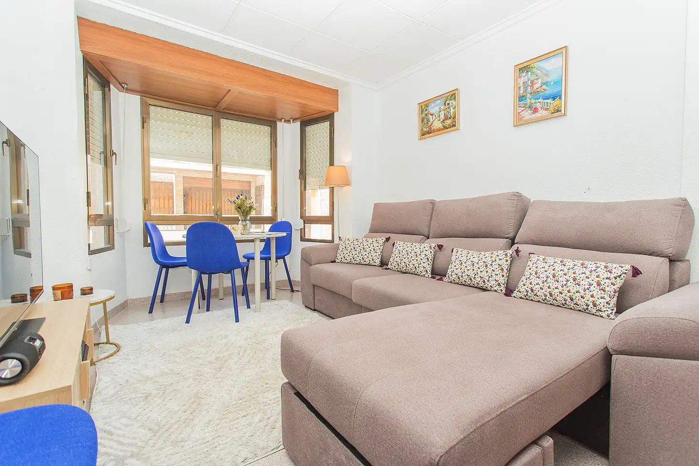 Sala de estar de Casa adosada en venta en Torrevieja con Aire acondicionado, Amueblado y Horno