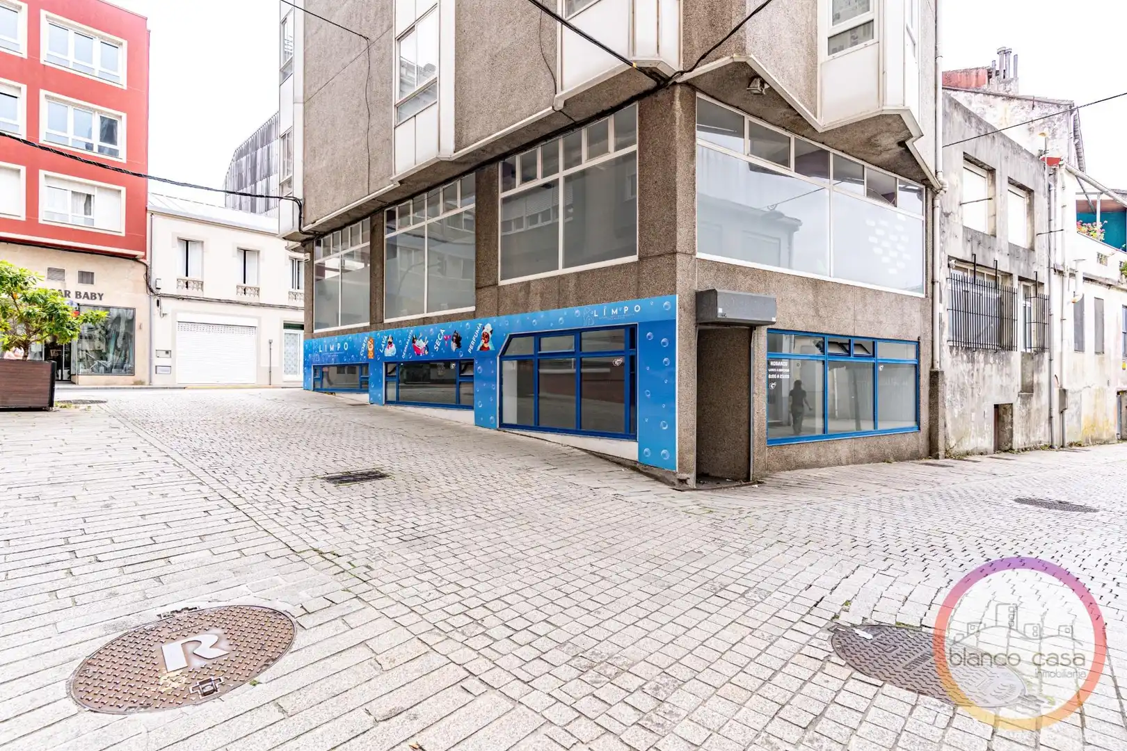 Local commercial à vendre à Carballo