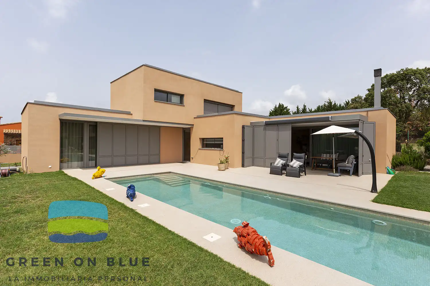 Exterior view of Houses for sale in Peralada  with Air Conditioner, Oven and Washing machine