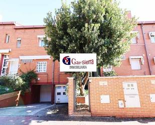 Exterior view of House or chalet for sale in Tres Cantos  with Terrace and Swimming Pool