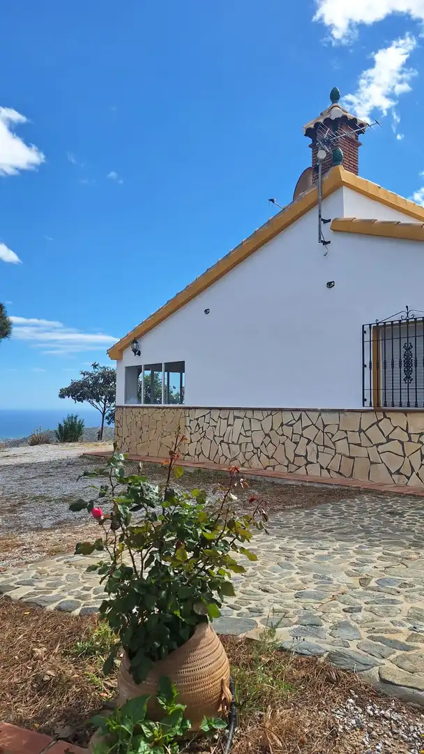 Außenansicht von Country house zur Miete in Vélez-Málaga mit Privatgarten, Terrasse und Schwimmbad