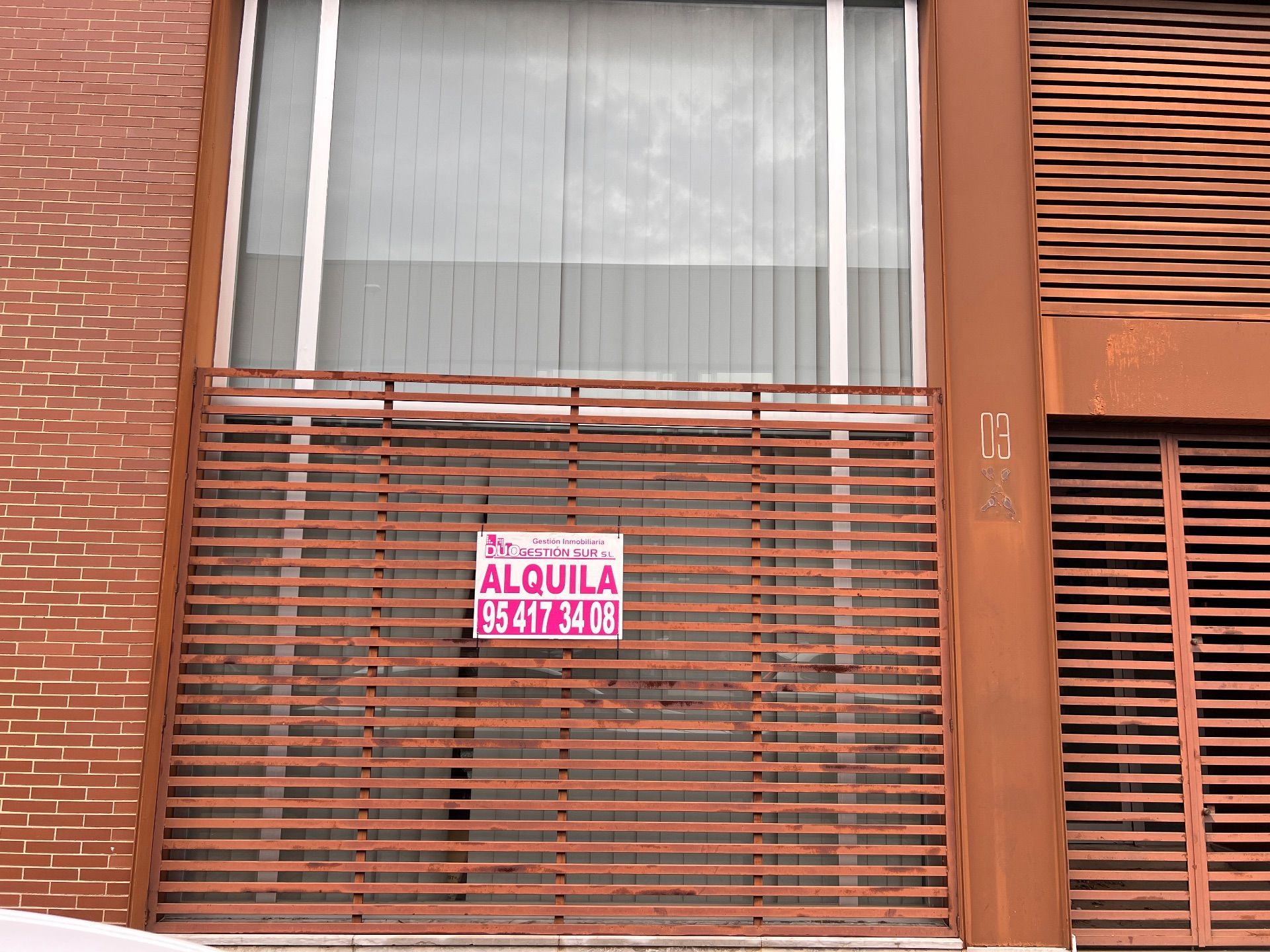 Vista exterior de Nau industrial de lloguer en Gelves