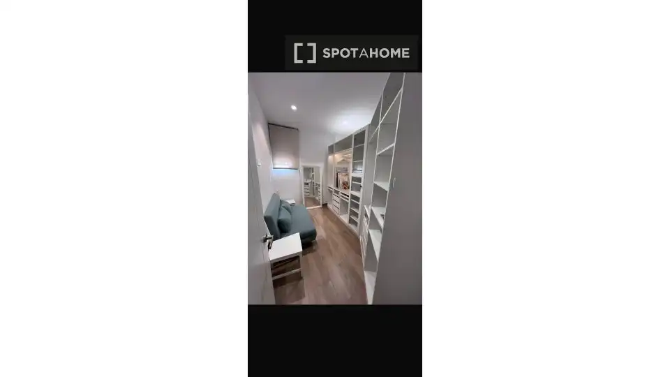 Dormitori de Apartament per a compartir en Granada amb Aire condicionat, Terrassa i Moblat