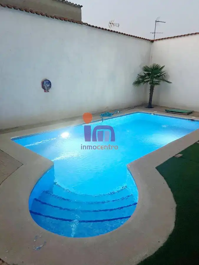 Piscina de Casa o chalet en venta en Valdepeñas con Aire acondicionado, Calefacción y Jardín privado