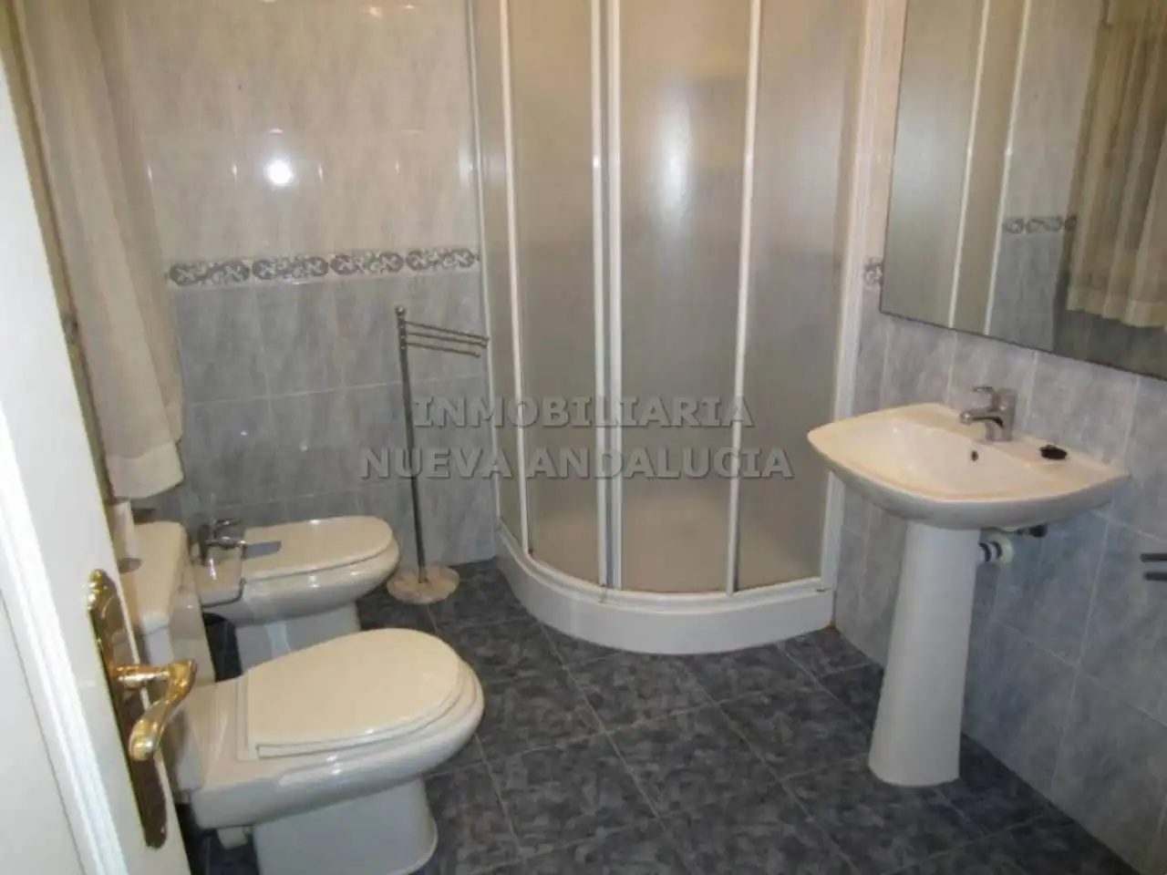 Baño de Piso de alquiler en Almería con Calefacción y Amueblado