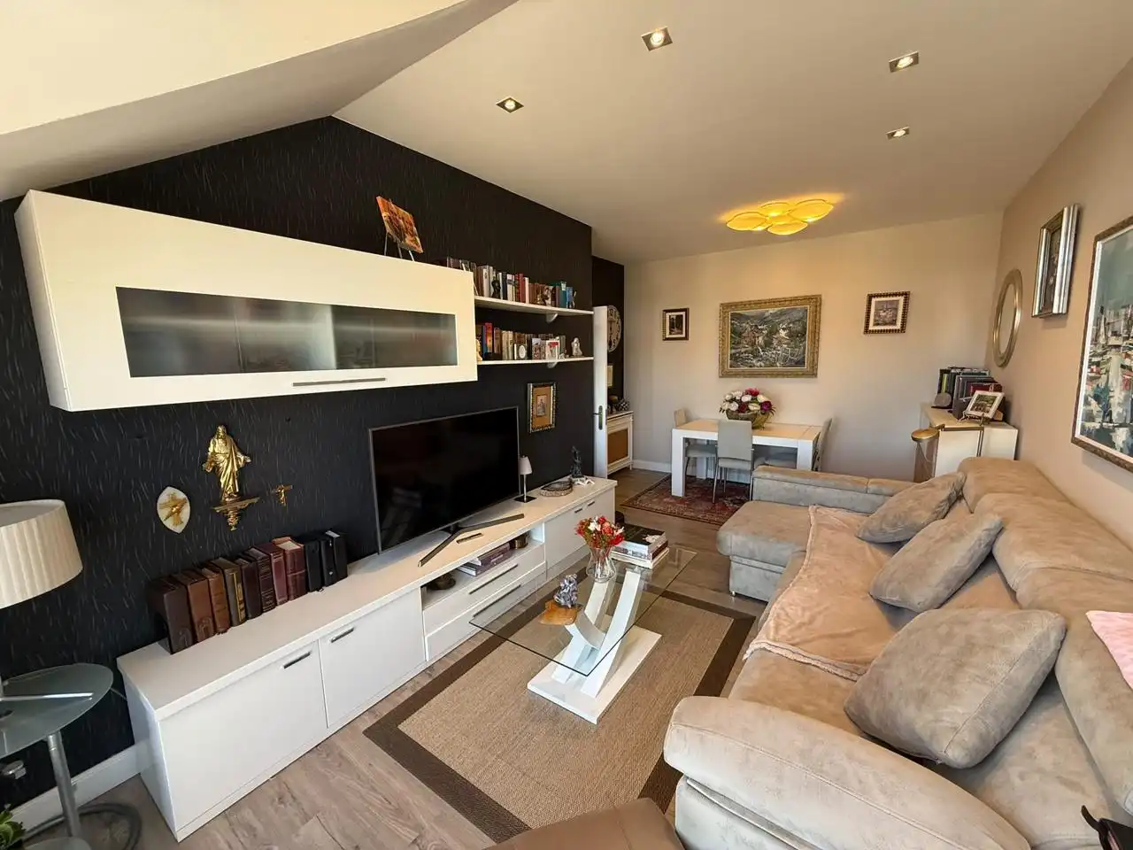 Sala de estar de Ático en venta en Castro-Urdiales con Calefacción, Terraza y Trastero