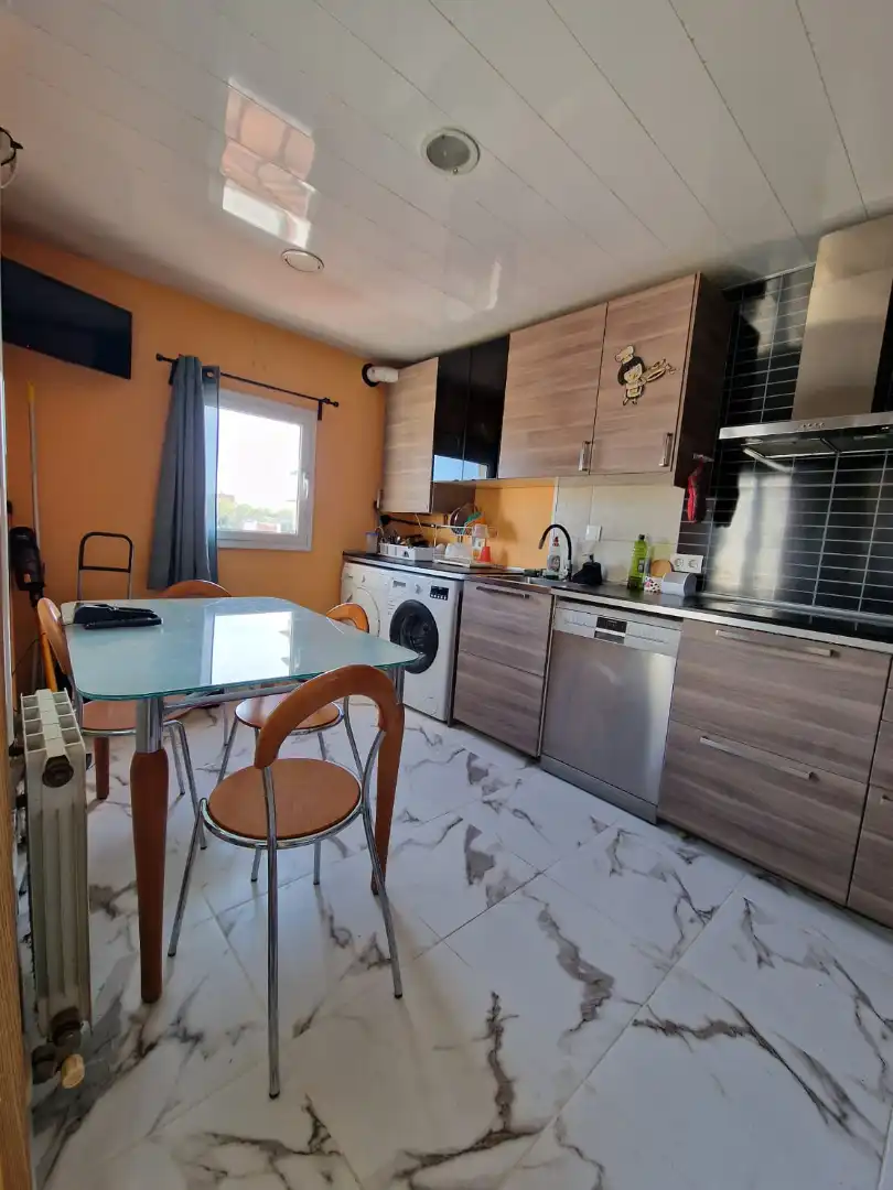 Cocina de Piso en venta en Badalona con Trastero, Horno y Balcón