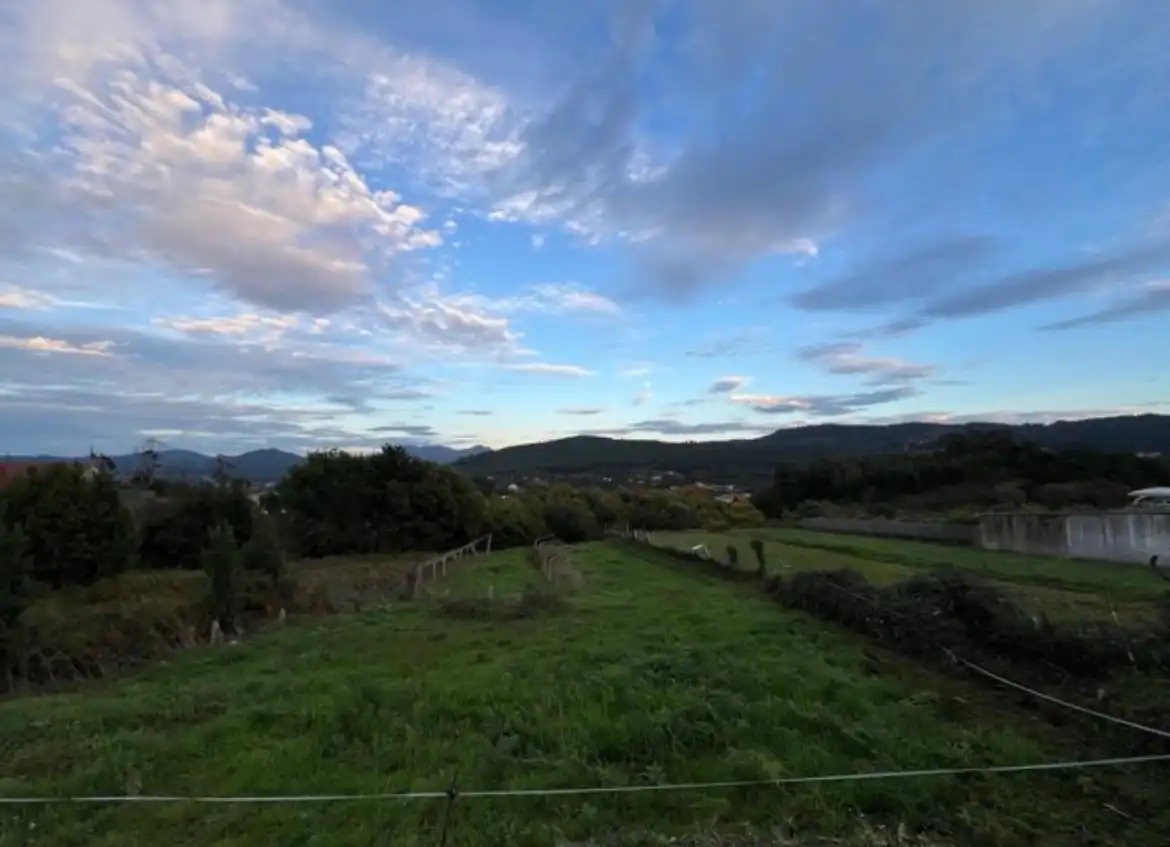 Terreny residencial en venda a Rúa Ecuador