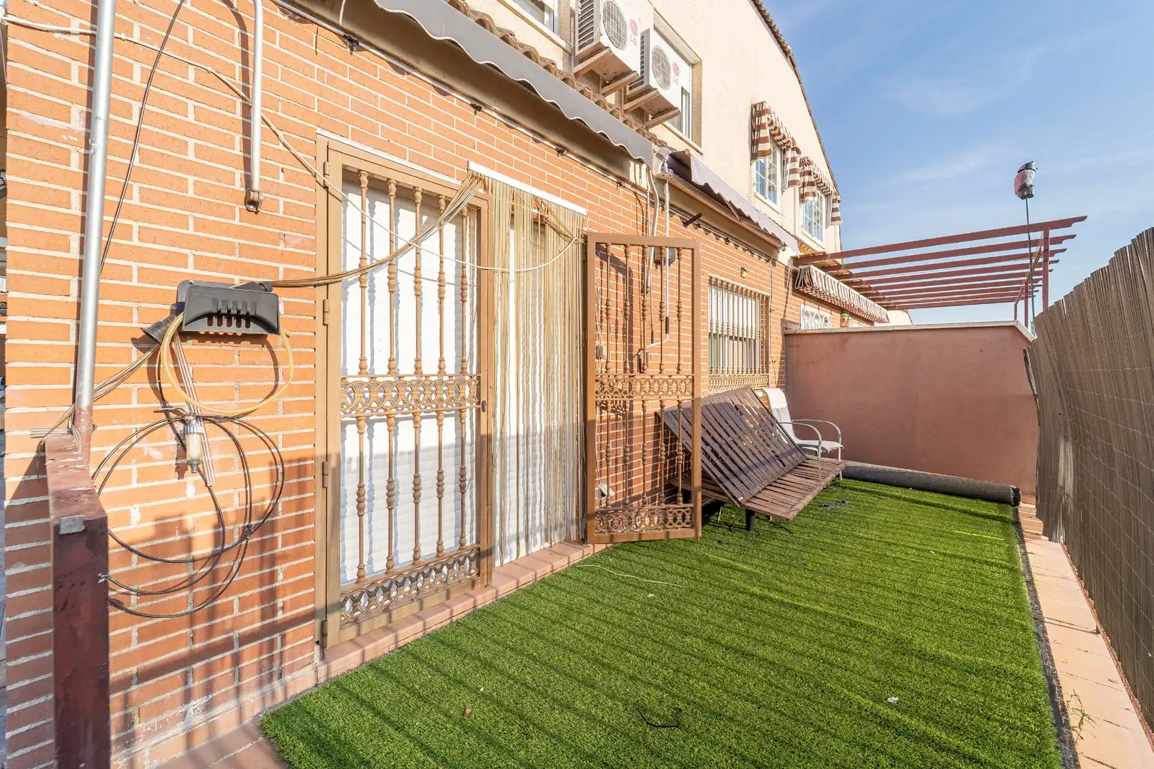 Terrassa de Casa adosada en venda en Villanueva de Perales amb Aire condicionat, Calefacció i Jardí privat