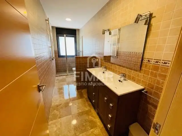 Bany de Casa o xalet en venda en Tordera amb Jardí privat, Terrassa i Balcó