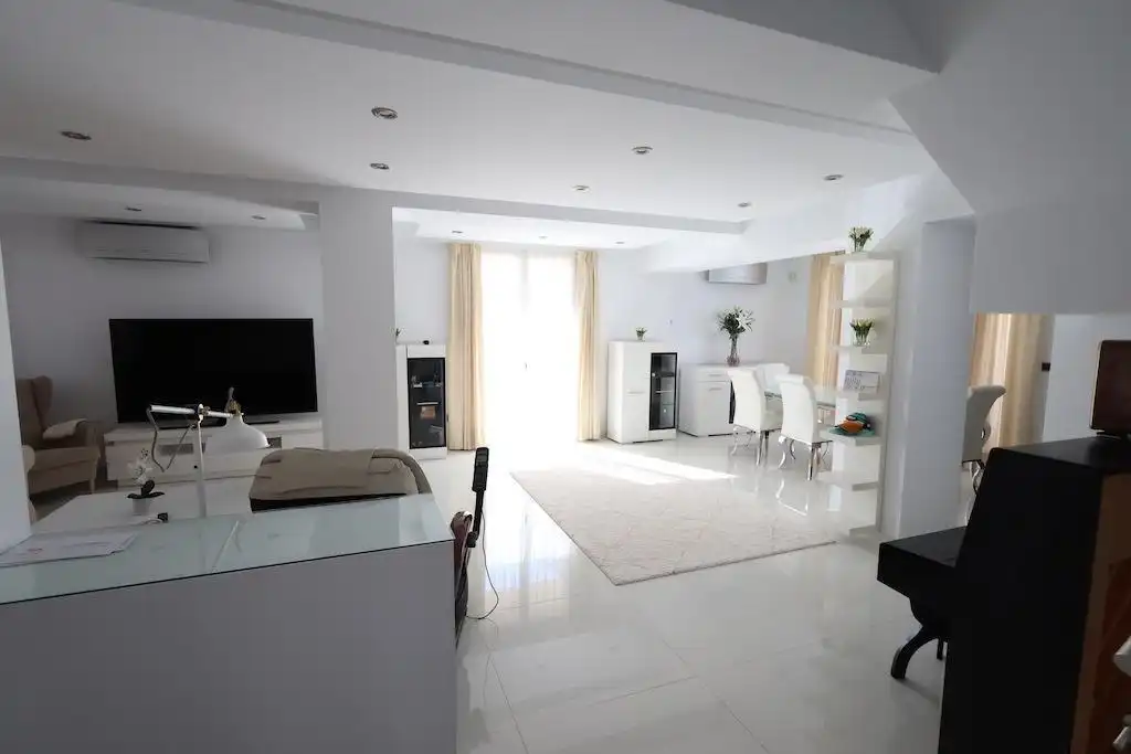 Sala d'estar de Casa o xalet de lloguer en Orihuela amb Aire condicionat, Calefacció i Jardí privat