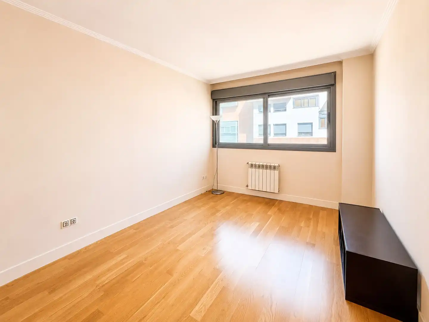 Bedroom of Flat for sale in Madrid  with Air Conditioner, Private garden and Storage room