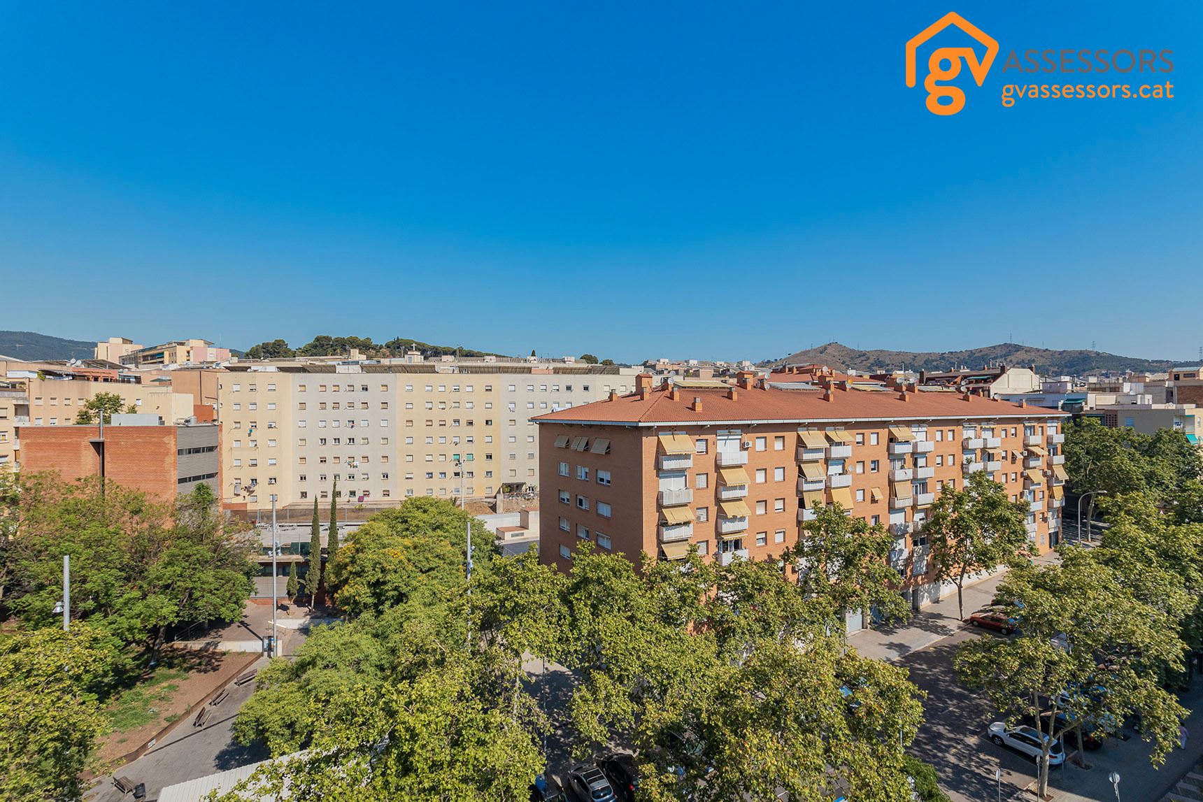 Vista exterior de Pis en venda en  Barcelona Capital amb Forn i Balcó