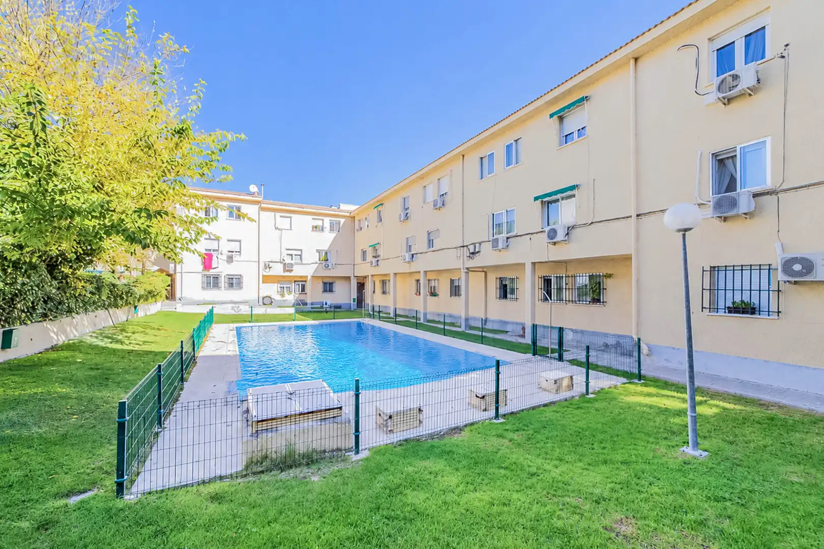 Außenansicht von Wohnung zum Verkauf in Villanueva del Pardillo mit Klimaanlage, Heizung und Parkett