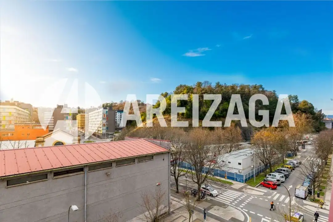 Vista exterior de Pis en venda en Donostia - San Sebastián  amb Aire condicionat, Calefacció i Terrassa
