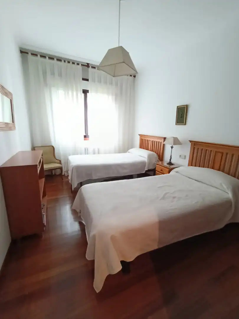 Bedroom of Flat for sale in Pontevedra Capital   with Heating, Parquet flooring and Furnished