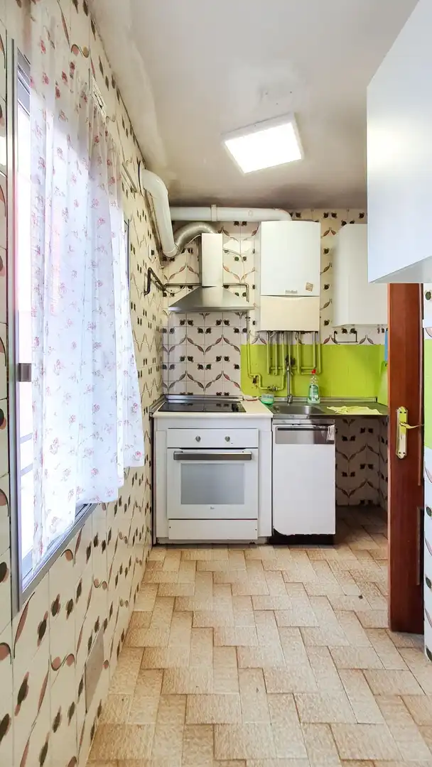 Cocina de Piso en venta en Madrid con Calefacción, Terraza y Amueblado