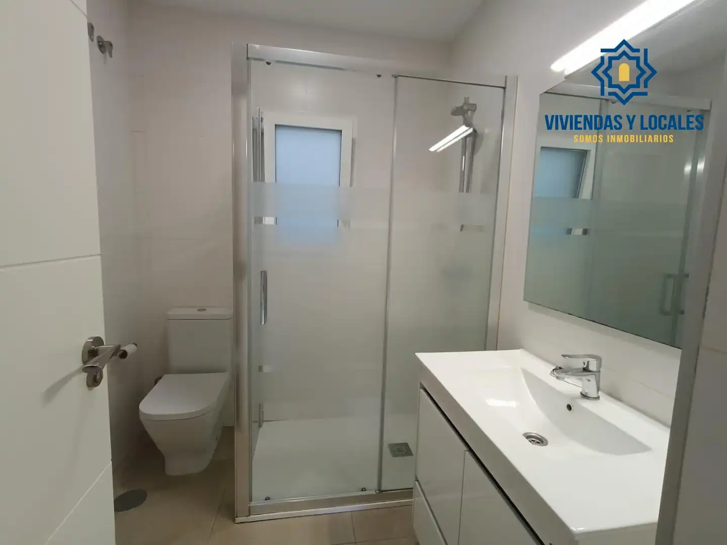 Baño de Piso de alquiler en Granada con Aire acondicionado, Calefacción y Terraza