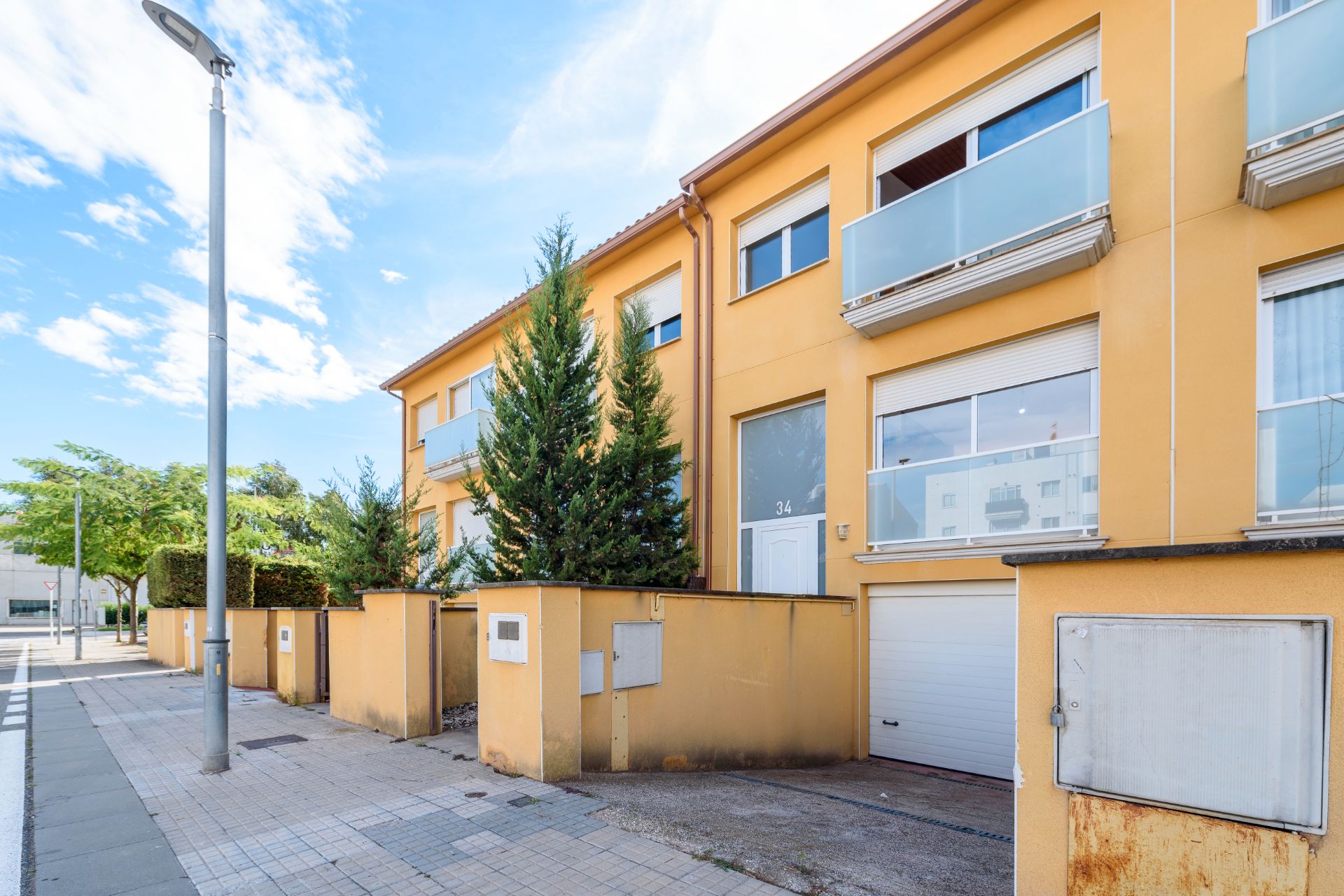 Exterior view of House or chalet for sale in Montblanc  with Heating, Private garden and Terrace