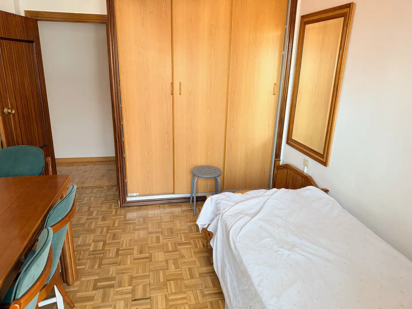 Dormitori de Pis en venda en León Capital  amb Calefacció, Parquet i Terrassa