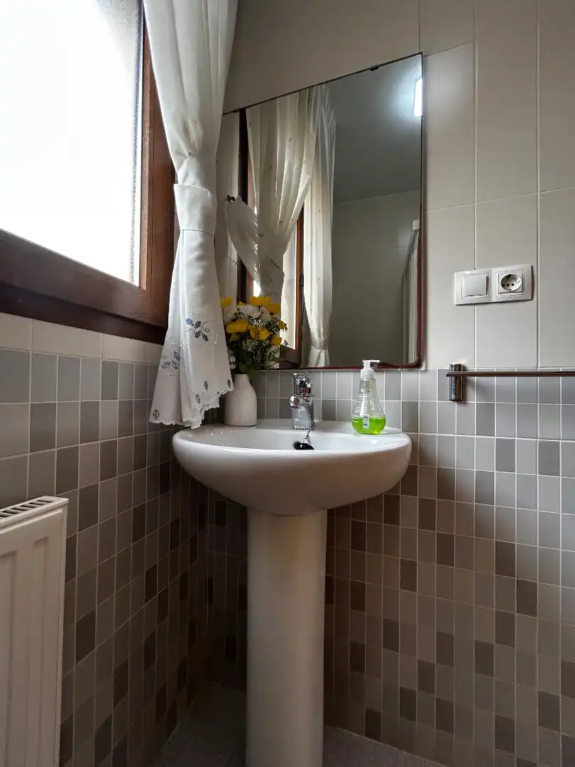 Baño de Casa o chalet en venta en Vilagarcía de Arousa con Calefacción, Jardín privado y Parquet