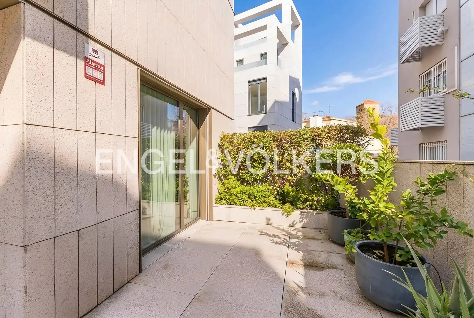 Terrassa de Apartament en venda en Madrid amb Calefacció, Jardí privat i Traster