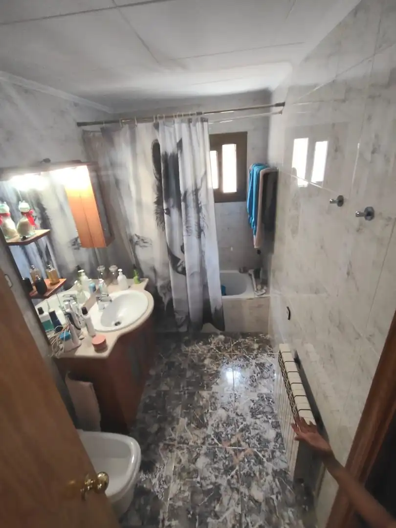 Bany de Casa o xalet en venda en Barcelona amb Aire condicionat, Terrassa i Balcó