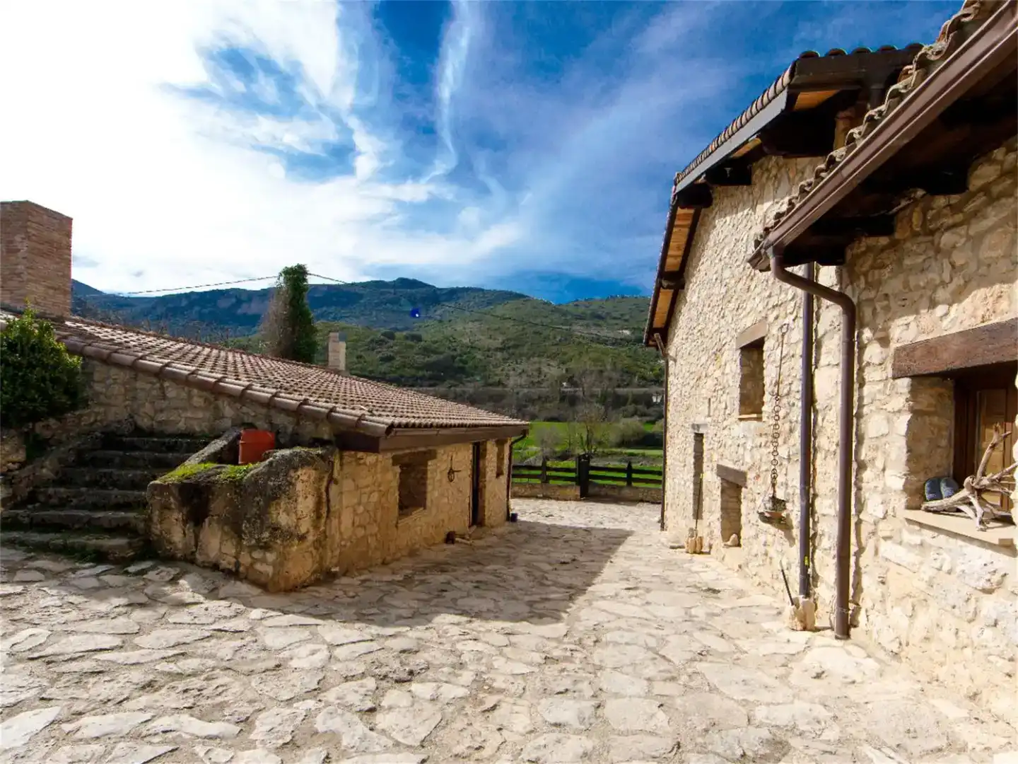 Vista exterior de Pis en venda en Miranda de Ebro amb Jardí privat, Parquet i Traster