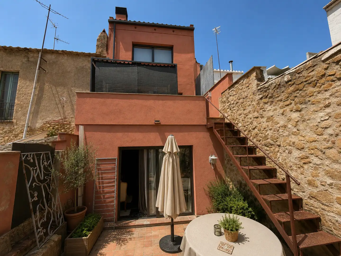 Adosado con jardín en venta en Llagostera