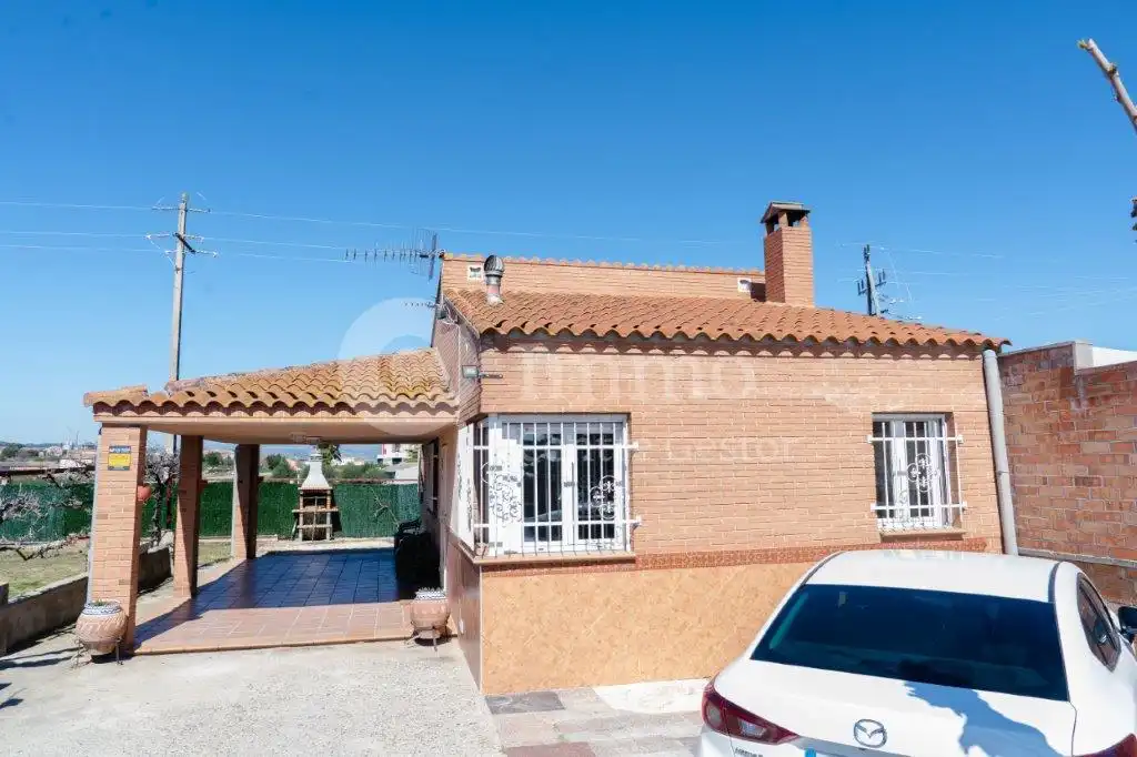 Vista exterior de Finca rústica en venda en Almenar amb Moblat