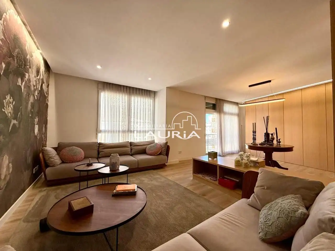 Living room of Flat for rent in Valencia  with Air Conditioner, Parquet flooring and Furnished