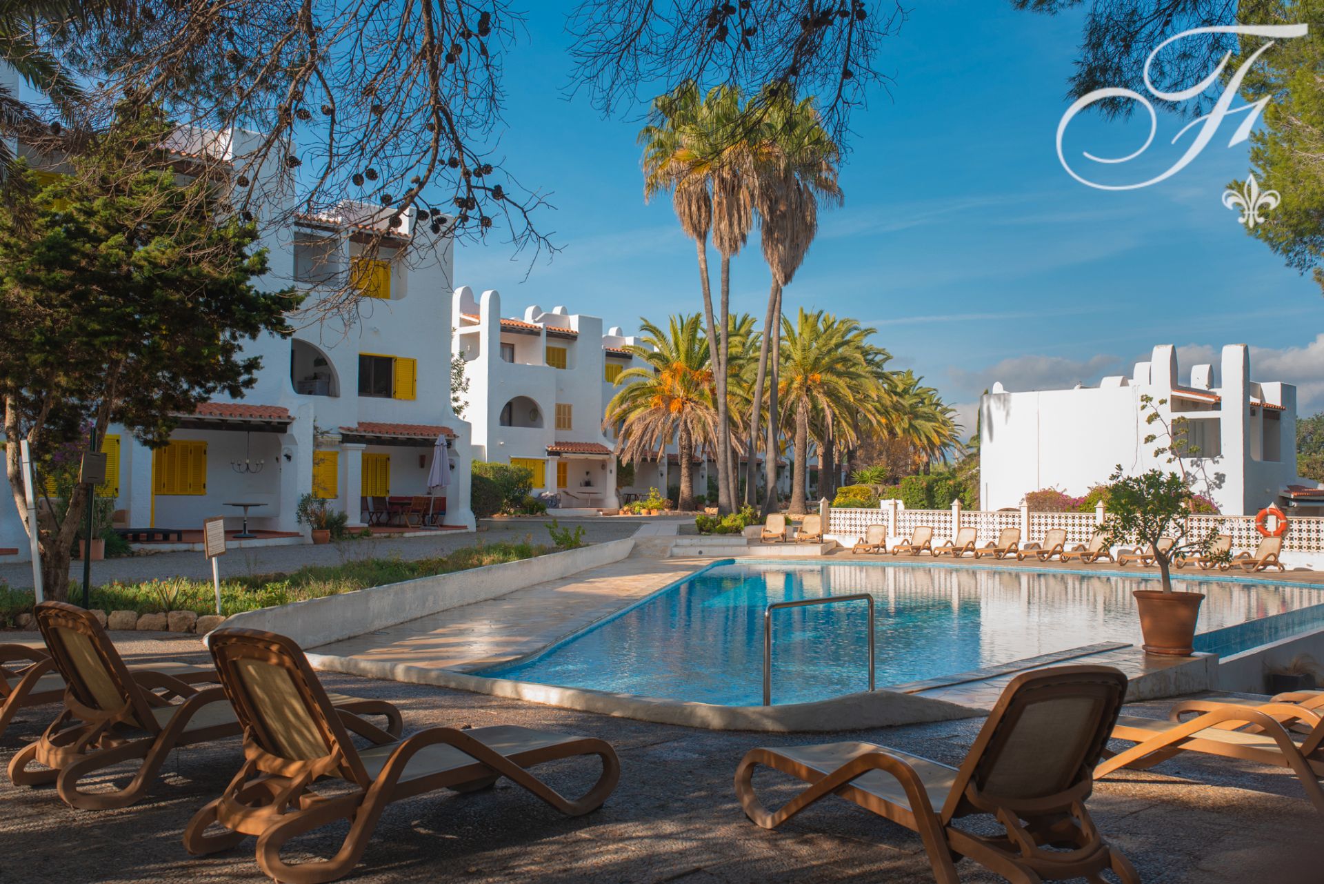 Vista exterior de Apartament en venda en Santa Eulària des Riu amb Aire condicionat, Terrassa i Piscina comunitària