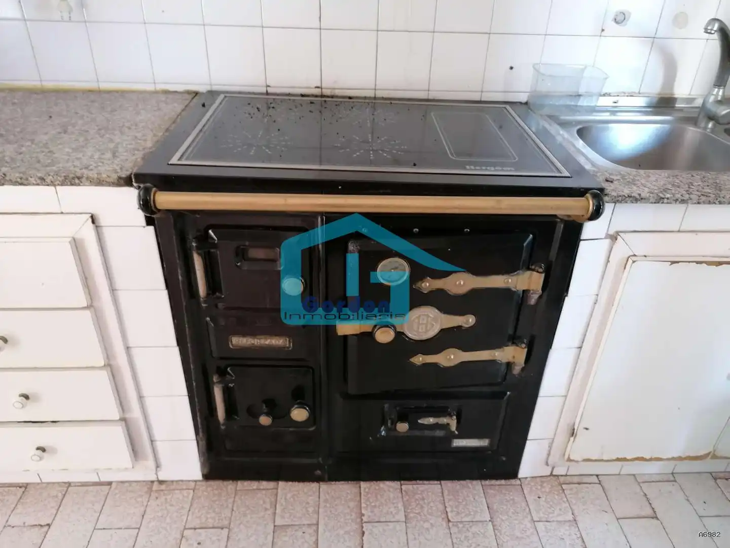 Cuina de Finca rústica en venda en Cambados amb Terrassa i Traster