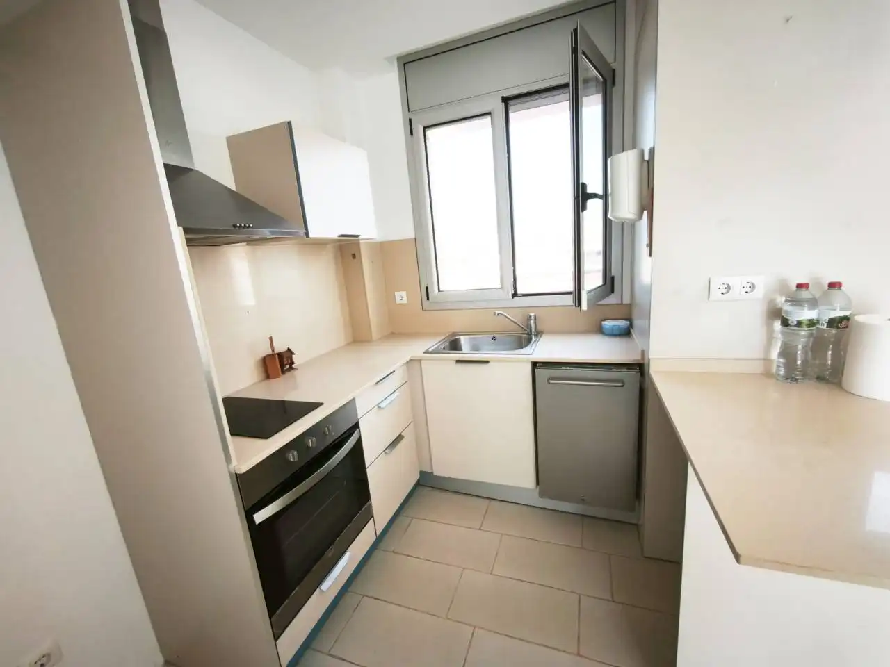 Küche von Wohnung zum Verkauf in Calafell mit Klimaanlage, Heizung und Terrasse