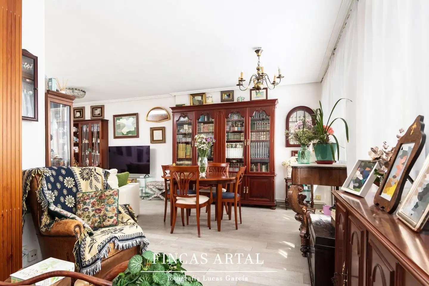 Dining room of Houses for sale in Zaragoza  with Air Conditioner, Heating and Private garden