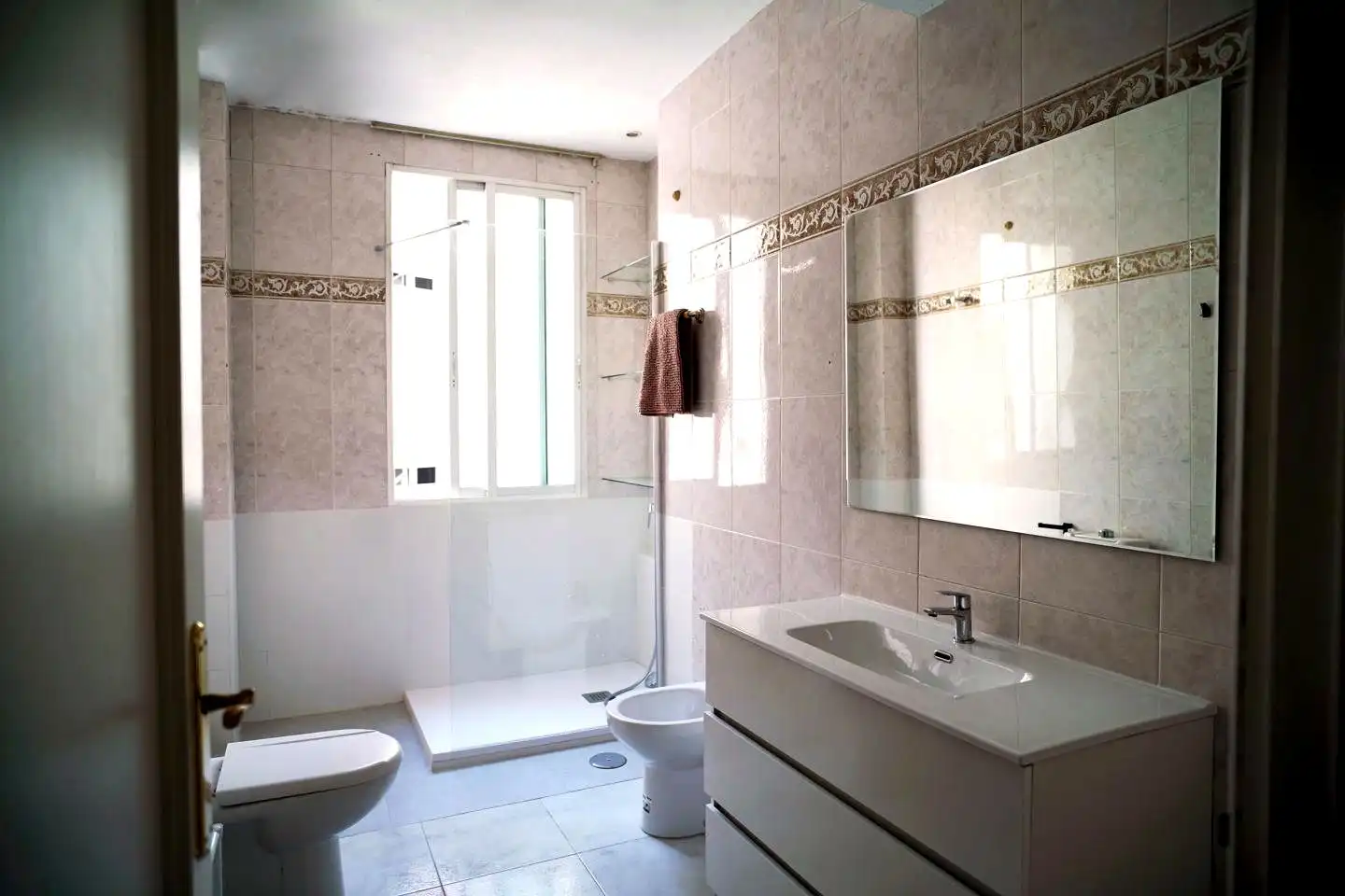 Baño de Apartamento de alquiler en Madrid con Aire acondicionado, Calefacción y Parquet