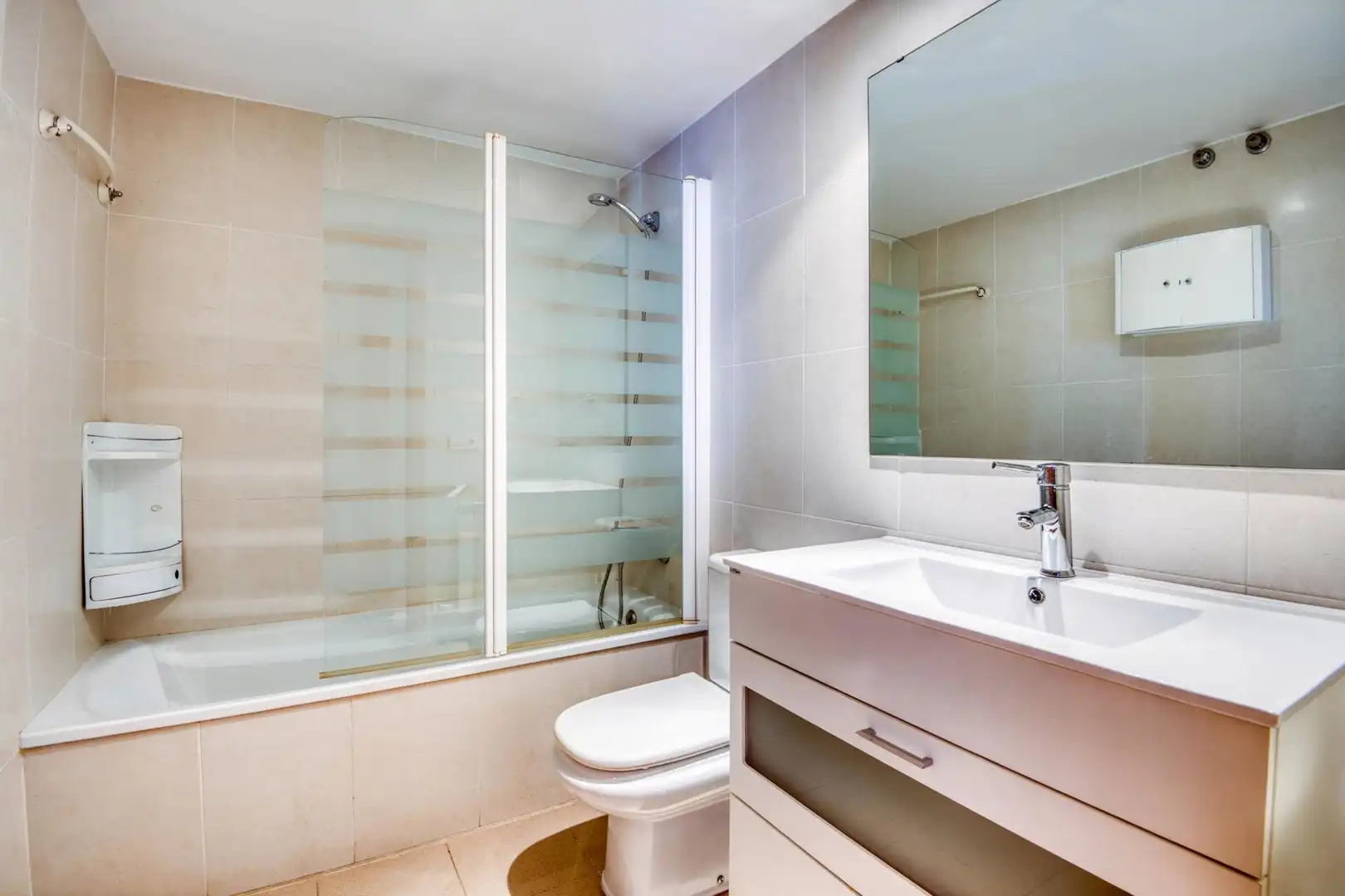 Apartament amb terrassa en venda a Carrer de Canigó, imagen 15