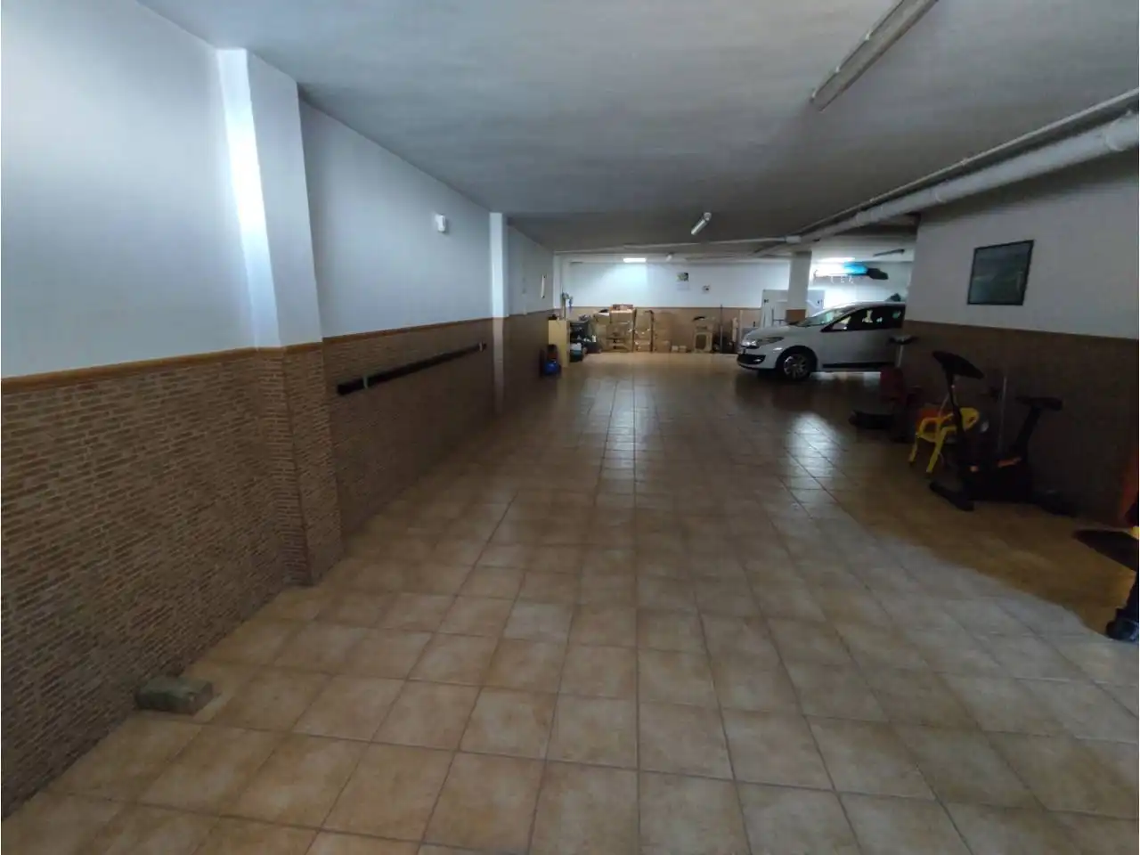Parkplatz von Einfamilien-Reihenhaus zum Verkauf in Almazora / Almassora mit Klimaanlage, Terrasse und Schwimmbad