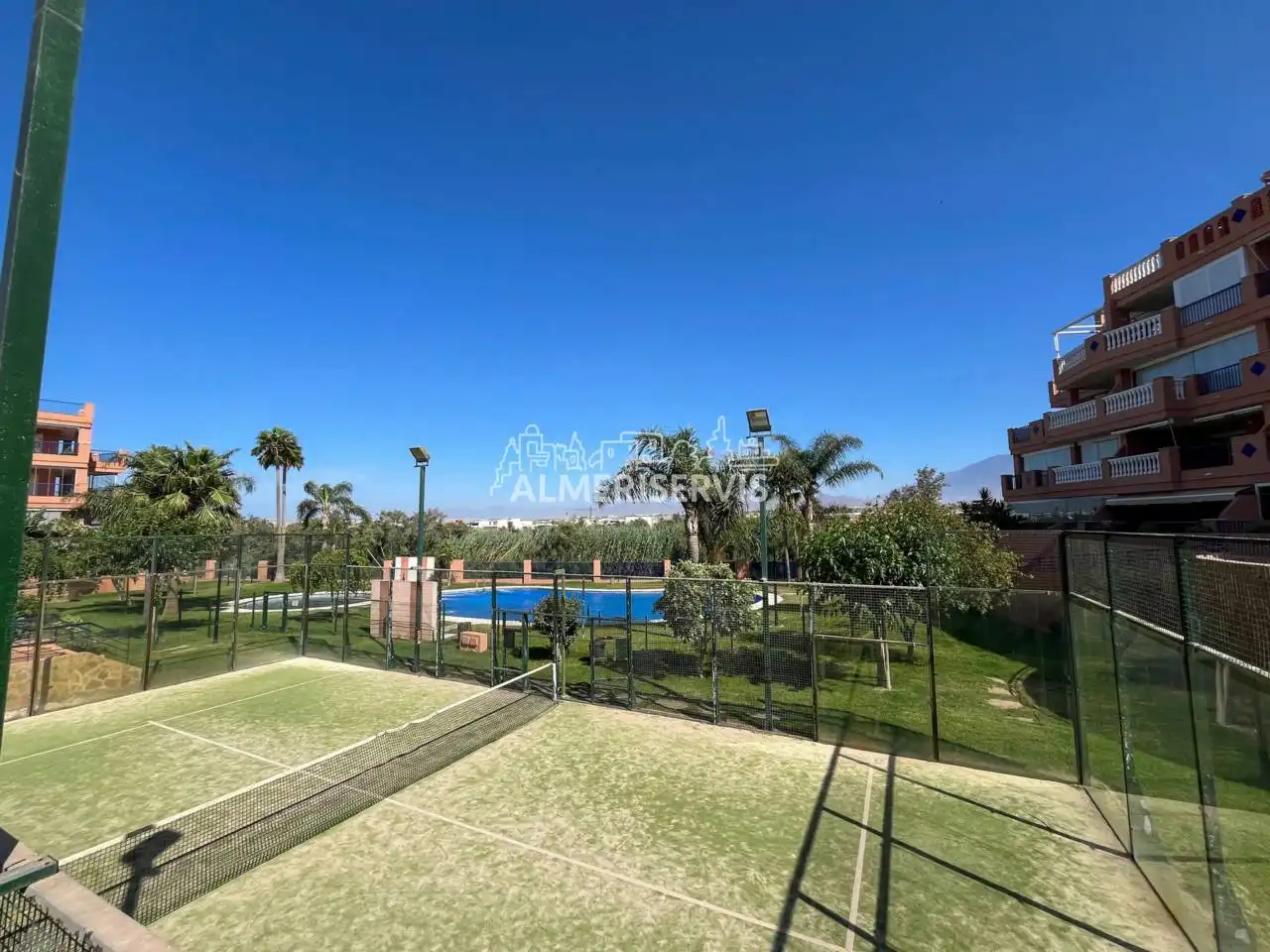 Jardín de Piso en venta en El Ejido con Aire acondicionado, Terraza y Trastero