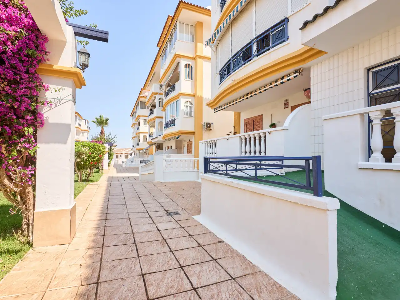 Vista exterior de Apartament en venda en Torrevieja amb Aire condicionat, Calefacció i Terrassa