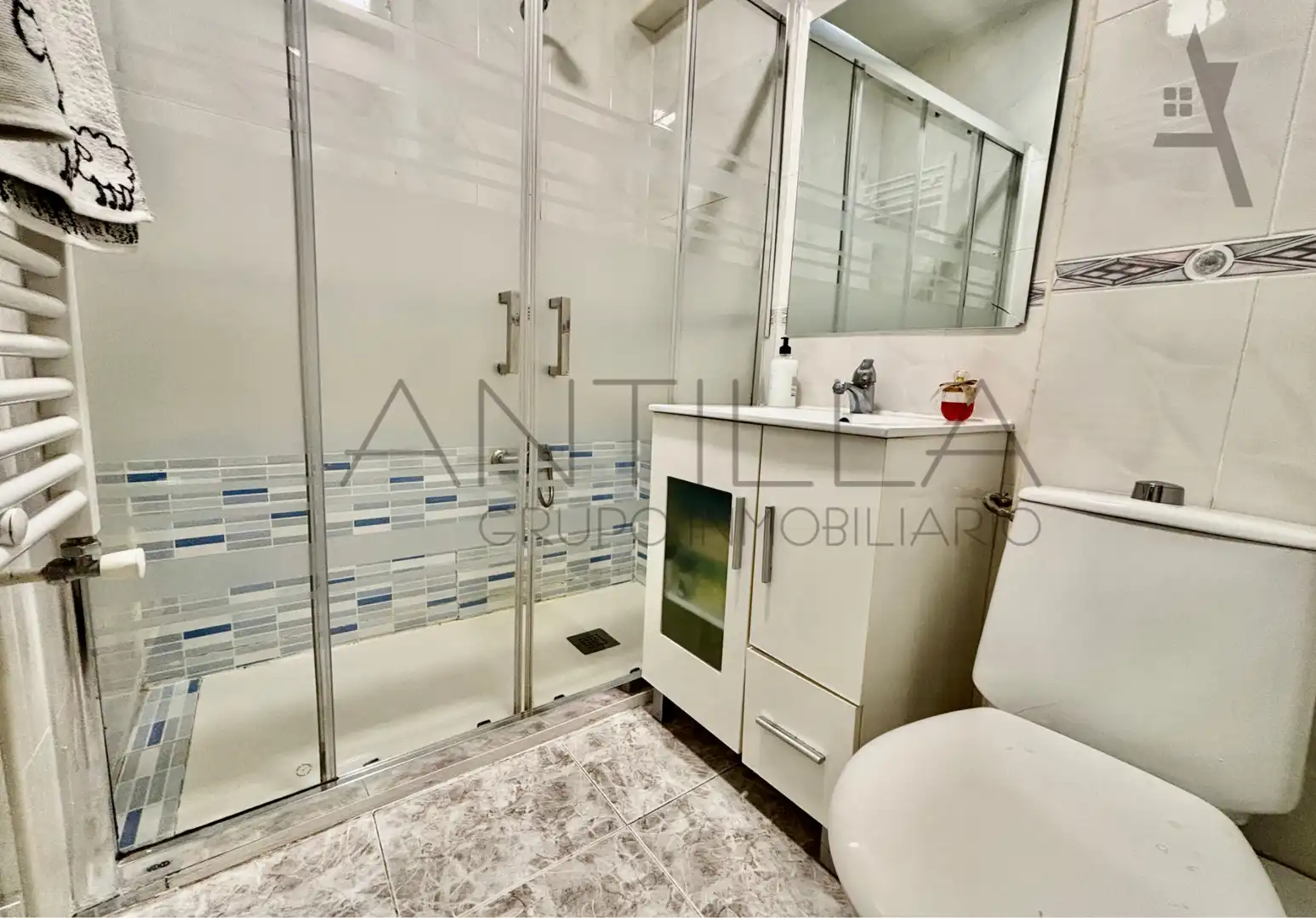 Bathroom of Flat for sale in Madrid  with Heating, Furnished and Alarm